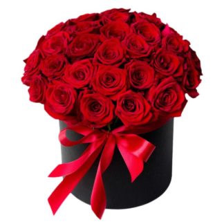 25 red roses in a hatbox | Flower Delivery Dolgoprudny